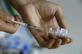 Tiêm vaccine ngừa COVID-19. (Ảnh: TTXVN)