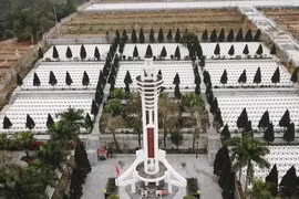 Nghĩa trang Liệt sỹ Quốc gia Vị Xuyên nhìn từ trên cao. (Ảnh: Hanh Quỳnh/Vietnam+)