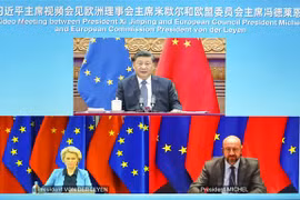 Chủ tịch Trung Quốc Tập Cận Bình, Chủ tịch Ủy ban châu Âu Ursula von der Leyen và Chủ tịch Hội đồng châu Âu Charles Michel tại Hội nghị các nhà lãnh đạo Trung Quốc-EU lần thứ 23 diễn ra trực tuyến, ngày 1/4/2022. (Ảnh: THX/TTXVN)