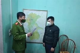 Đối tượng Lương Văn Phẩm tại cơ quan công an. (Ảnh: TTXVN phát)