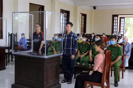 Các bị cáo tại phiên tòa. (Ảnh: Nhựt An/TTXVN)