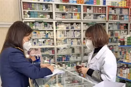 Một cửa hàng kinh doanh thuốc, thiết bị y tế. (Ảnh: TTXVN phát)