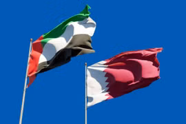 Quốc kỳ cùa Qatar (phải) và UAE. (Nguồn: news.com)
