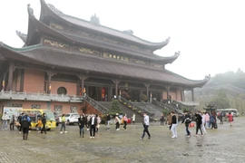 Chùa Bái Đính thu hút đông đảo du khách thập phương. (Ảnh: Đức Phương/TTXVN)