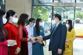 Chủ tịch Quốc hội Vương Đình Huệ đến dự Hội nghị tổng kết công tác năm 2021 và triển khai nhiệm vụ năm 2022 của Báo Đại biểu Nhân dân. (Ảnh: Văn Điệp/TTXVN)