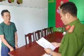 Lực lượng công an triển khai quyết định bắt đối tượng truy nã Lê Văn Đô. (Ảnh: Công an tỉnh Bạc Liêu)