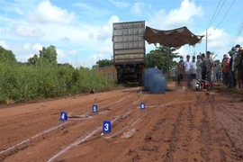 Bình Phước: Xe tải va chạm xe máy khiến 3 người thương vong