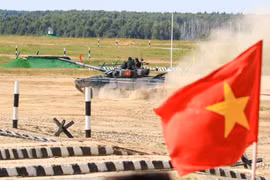 Kíp xe tăng số 1 xuất kích trong trận ra quân thi đấu tại Army Games 2022. 