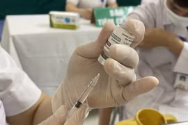 Tiêm vaccine ngừa COVID-19. (Nguồn: TTXVN)