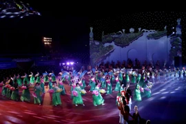 Chương trình văn nghệ đặc sắc chào mừng lễ khai mạc. (Ảnh: Quý Trung/TTXVN)