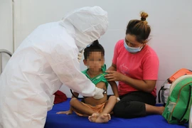 Bệnh nhân mắc bạch hầu được cách ly điều trị tại Trung tâm Y tế huyện Cư M’gar. (Ảnh: TTXVN phát)