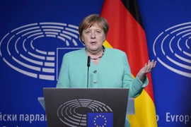 Thủ tướng Đức Angela Merkel phát biểu trước Nghị viện châu Âu tại Brussels, Bỉ ngày 8/7/2020. (Ảnh: AFP/TTXVN)