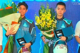 32 tay đua Việt Nam được trao bằng đua ôtô thể thao