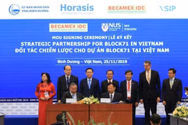 NUS Enterprise và Tập đoàn Becamex IDC đã ký Biên bản Ghi nhớ về thiết lập vườn ươm khởi nghiệp BLOCK71 tại Thành phố Hồ Chí Minh. (Ảnh: Vietnam+)