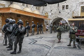 Lực lượng an ninh Israel tuần tra tại thành phố Hebron, Bờ Tây ngày 26/10/2019. (Ảnh: AFP/TTXVN)