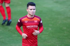 Quang Hải tập luyện thoải mái ở tuyển Việt Nam trước tin đồn 'xé rào' 