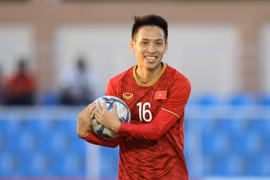 Hùng Dũng giành Quả bóng vàng 2019 với thành tích giành tấm Huy chương vàng SEA Games lịch sử. (Ảnh: Nguyên An/Vietnam+)