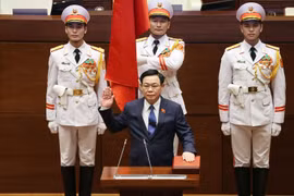 Chủ tịch Quốc hội Vương Đình Huệ tuyên thệ. (Ảnh: Dương Giang-TTXVN)