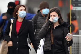 Người dân đeo khẩu trang phòng dịch COVID-19 tại Melbourne, bang Victoria, Australia ngày 23/7/2020. (Ảnh: AFP/TTXVN)