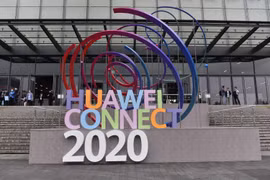 Bên ngoài nơi tổ chức sự kiện Kết nối Huawei 2020 tại Trung tâm hội chợ triển lãm thế giới Thượng Hải. (Ảnh: Tiến Trung/Vietnam+)