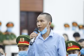 Bị cáo Lê Đình Chức nói lời sau cùng trước khi tòa tuyên án. (Ảnh: TTXVN)