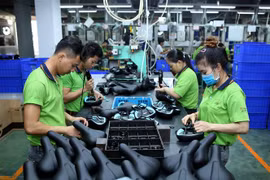 Một dây chuyền sản xuất yên xe đạp xuất khẩu. (Ảnh: Danh Lam/TTXVN)