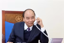 Thủ tướng Nguyễn Xuân Phúc điện đàm với Tổng thống Indonesia. (Ảnh: Thống Nhất/TTXVN)