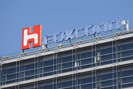 Biểu tượng Foxconn tại trụ sở ở Đài Bắc, Đài Loan, Trung Quốc. (Ảnh: AFP/TTXVN)