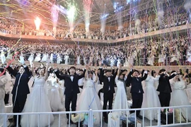 Các cặp đôi tham gia đám cưới tập thể tại Trung tâm Peace World Cheong Shim ở quận Gapyeong, Tây Bắc Seoul. (Ảnh: AFP/TTXVN)