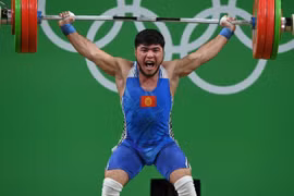 Vận động viên cử tạ Izzat Artykov. (Nguồn: AFP)