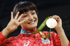 Kaori Icho ăn mừng kỳ tích giành Huy chương vàng cá nhân ở 4 kỳ Olympic liên tiếp. (Nguồn: Getty)