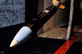 Bom B61-12. (Nguồn: sputniknews.com)