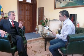 Đại sứ Nguyễn Minh Trí trả lời phỏng vấn. (Ảnh: Duy Trinh/Vietnam+)