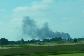 Khói bốc lên từ hiện trường vụ tai nạn. (Nguồn: Tino Broekstra)