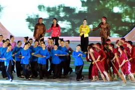 Tiết mục biểu diễn của Đoàn nghệ thuật Việt Nam. (Ảnh: Thanh Hà/TTXVN)