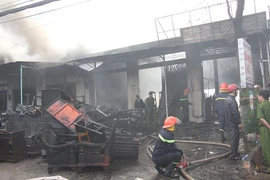 Hiện trường vụ cháy. (Ảnh: Phạm Cường/TTXVN)