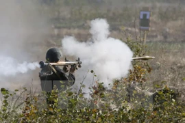 Binh sỹ Ukraine trong buổi diễn tập quân sự tại vùng Kiev. (Nguồn: Reuters/TTXVN)