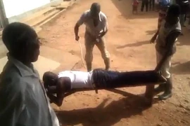 Người đàn ông ngoại tình bị phạt roi. (Nguồn: Daily Mail)