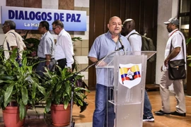 Đại diện FARC Jose Antonio Lozada (giữa) phát biểu tại thủ đô La Habana của Cuba ngày 14/3. AFP/TTXVN 