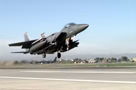 Một máy bay F-15 của Mỹ cất cánh tại căn cứ không quân Incirlik của Thổ Nhĩ Kỳ. (Nguồn; USAF)