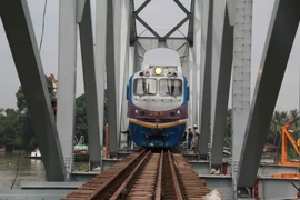 Các đoàn tàu đi và đến ga Sài Gòn đã chính thức được nối lại sau khi cầu Ghềnh thông tàu. (Ảnh: Sỹ Tuyên/TTXVN)