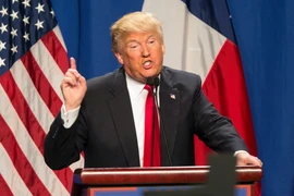 Tỷ phú Donald Trump phát biểu trong chiến dịch vận động tranh cử ở Fort Worth, bang Texas ngày 26/2. (Nguồn: AFP/TTXVN) 