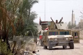 Binh sỹ Iraq làm nhiệm vụ tại thành phố Fallujah. (Nguồn: THX/TTXVN)