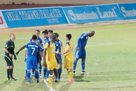 Ban tổ chức giải quyết định không tổ chức lại trận đấu giữa Sanna Khánh Hòa BVN với QNK Quảng Nam dù trọng tài mắc sai lầm nghiêm trọng. (Nguồn: TTXVN)