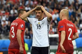 Thomas Mueller (giữa) trong trận đấu với Ba Lan. (Nguồn: AFP/TTXVN) 
