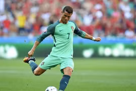 Ronaldo kém duyên với những cú sút phạt trực tiếp ở những giải đấu lớn. (Nguồn: Getty Images)
