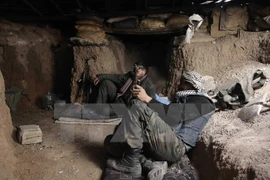 Các tay súng nổi dậy thuộc Lữ đoàn Hồi giáo Failaq al-Rahman ở Syria ngừng hoạt động giao tranh chống chính quyền ở thị trấn Arbin. (Nguồn: AFP/TTXVN)