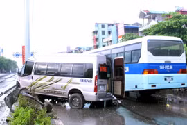 Hiện trường vụ tai nạn. (Ảnh: Văn Đức/TTXVN)