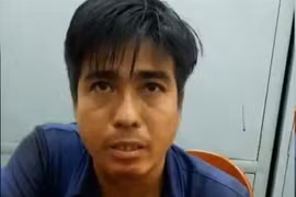 Đối tượng Tài tại cơ quan công an. (Ảnh: TTXVN phát)