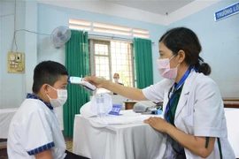Tiêm vaccine phòng COVID-19 cho trẻ em sau lễ phát động. (Ảnh: Tuấn Anh/TTXVN)